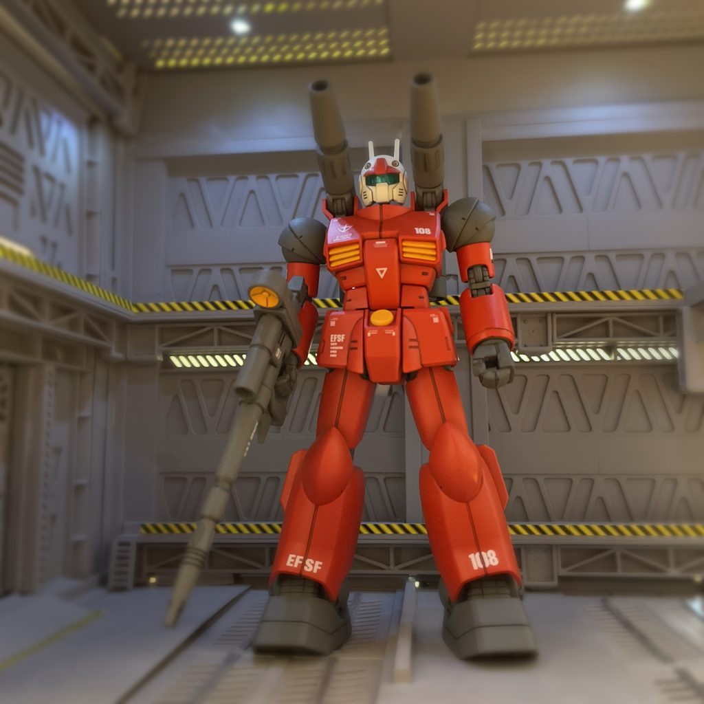 ガンキャノンの赤は、自分の中では朱色っぽいイメージだったので近い色を探してアサヒペンクリエイティブカラーのファイヤーレッドを選びました。イメージに近いカラーになりました。