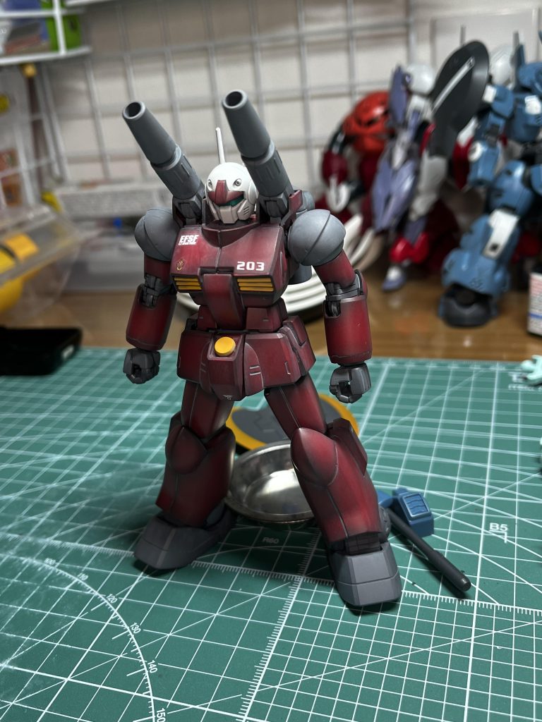 ウェザリングカラーにて全体的に筆塗して綿棒で拭き取った状態この後、スポンジにて黒チッピング筆にてシルバーをドライブラシウェザリングマスタにてスス と 足元に茶色を少々足して完成!!