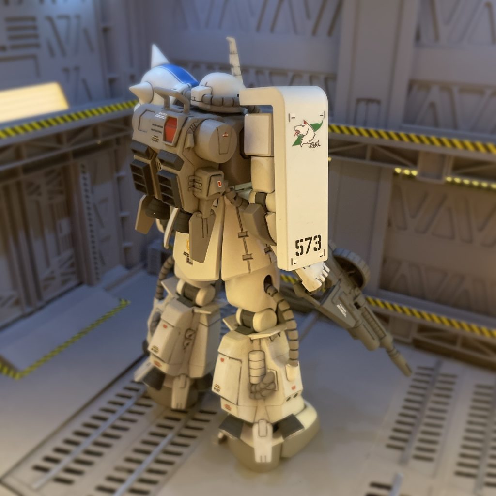 バックショットガトー機の時と同様にバックパックの塗り分けは大変でしたがこの色分けも良い感じです。