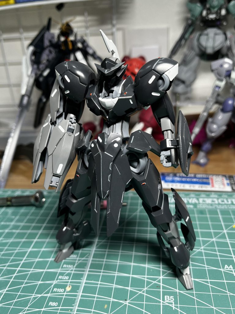 エアブラシにて塗装後、部分筆塗、墨入れまで完了した状態です。このあと、デカール貼り→トップコート→クリア・メタルパーツはめにて完成となっております。