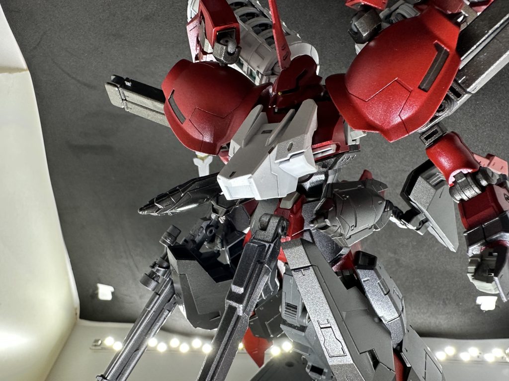 見てくれてありがとうございます。長い間、ガンプラを作れず、本作は復帰作となります。近頃はガンプラの供給が安定してきたので、またちょくちょくガンプラ組みたいですね。お目汚し失礼いたしました。改めて、見てくださいまして誠にありがとうございました。