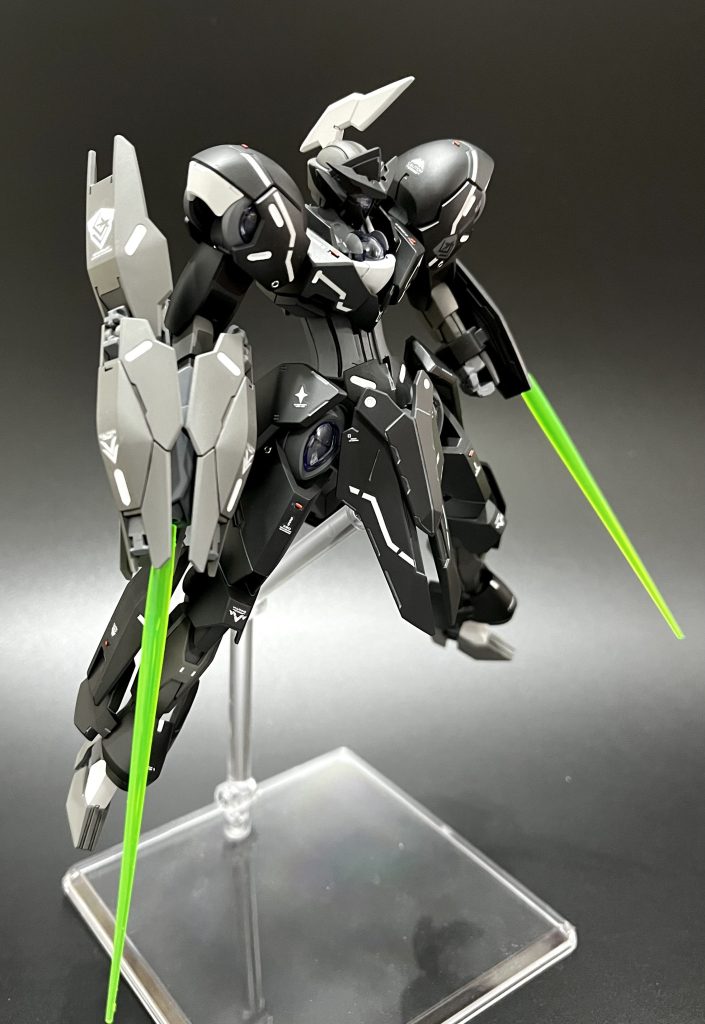 両手のビームサーベルを展開した状態がお気に入りです!