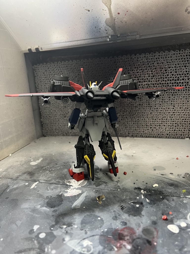 そしたら連合が開発したレイダーの量産化計画で生み出された試作機みたいになりました。作ってから肩が上がらず、ミサイル撃ったら自分に当たる欠陥機だと分かりました。量産されなくて良かったです。別シリーズの機体を混ぜることに抵抗がありましたが、それなりにまぁまぁのまとまり感で新しい発見でした。