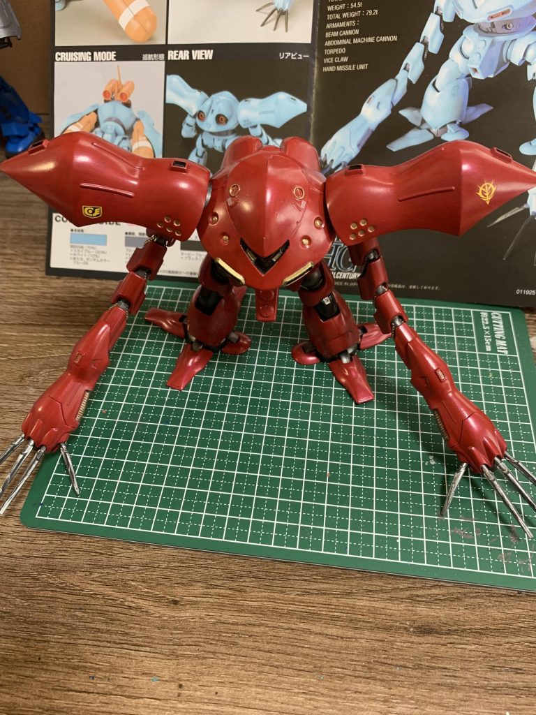 本当は同じ塗料を２つ買ってしまったので、消費するために赤色にしました。あるあるですかね？