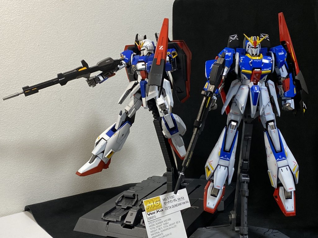 最後に2.0と記念撮影♪ポーズが違うじゃんかよ!っというご指摘はさておき変形は?これではやりません!だって変形用にもう一個買ってあるからwww