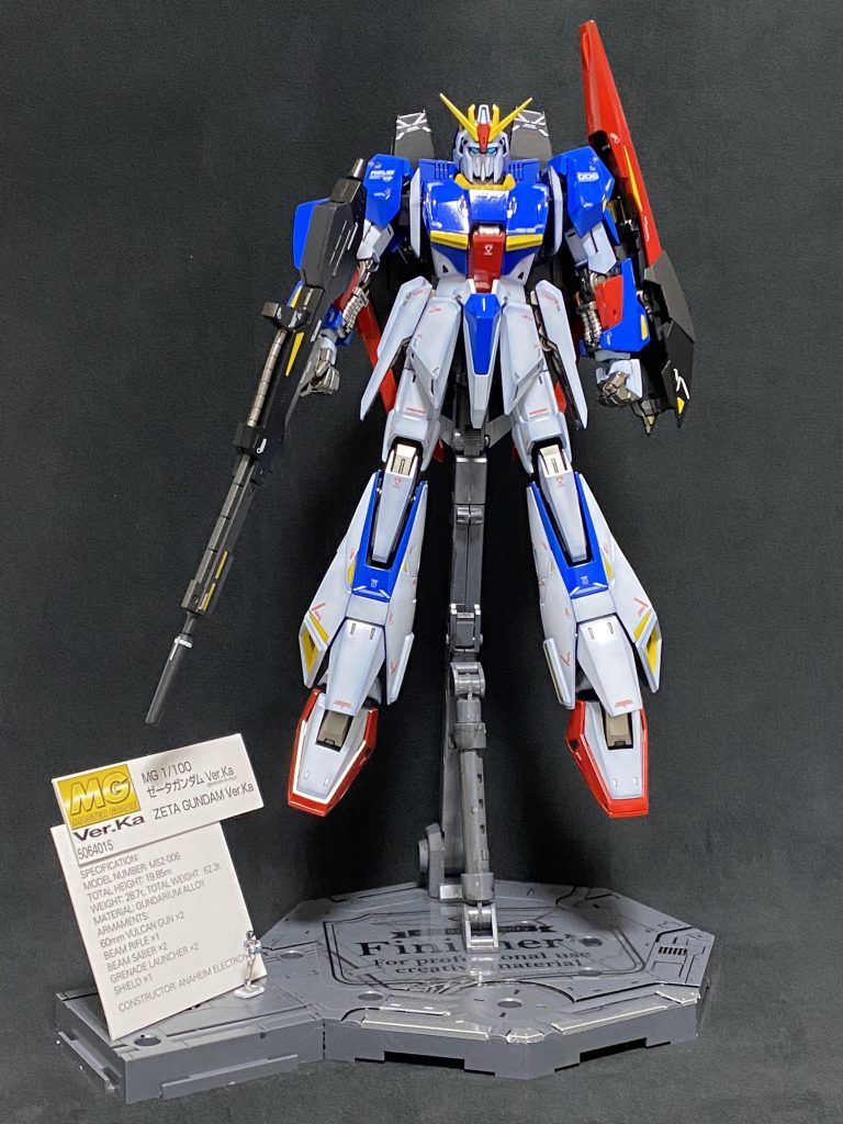 昨年、2.0Zガンダムをそれっぽくグラデーション塗装で仕上げてたので今回も見応えのグラデーションでいこうと思ってたんですが、黒立ち上げグラデーションかっこいいんですが暗くて飽きちゃってたんですよね汗かと言ってグラデーション以上に映える方法も知らないので基本の黒立ち上げグラデーションからクリアー系塗料で彩色を一段明るくなるよう重ねてみました!