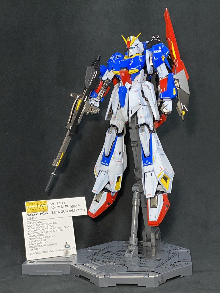 ここまできたらとてもメンドクサイネですがデカールを貼ってから光沢クリアで仕上げる事にしました!可能な限りツヤツヤにしたかったので3度塗りw垂れるか垂れないかなウェット塗りでいった割にシャープな印象で嬉しい限りです♪