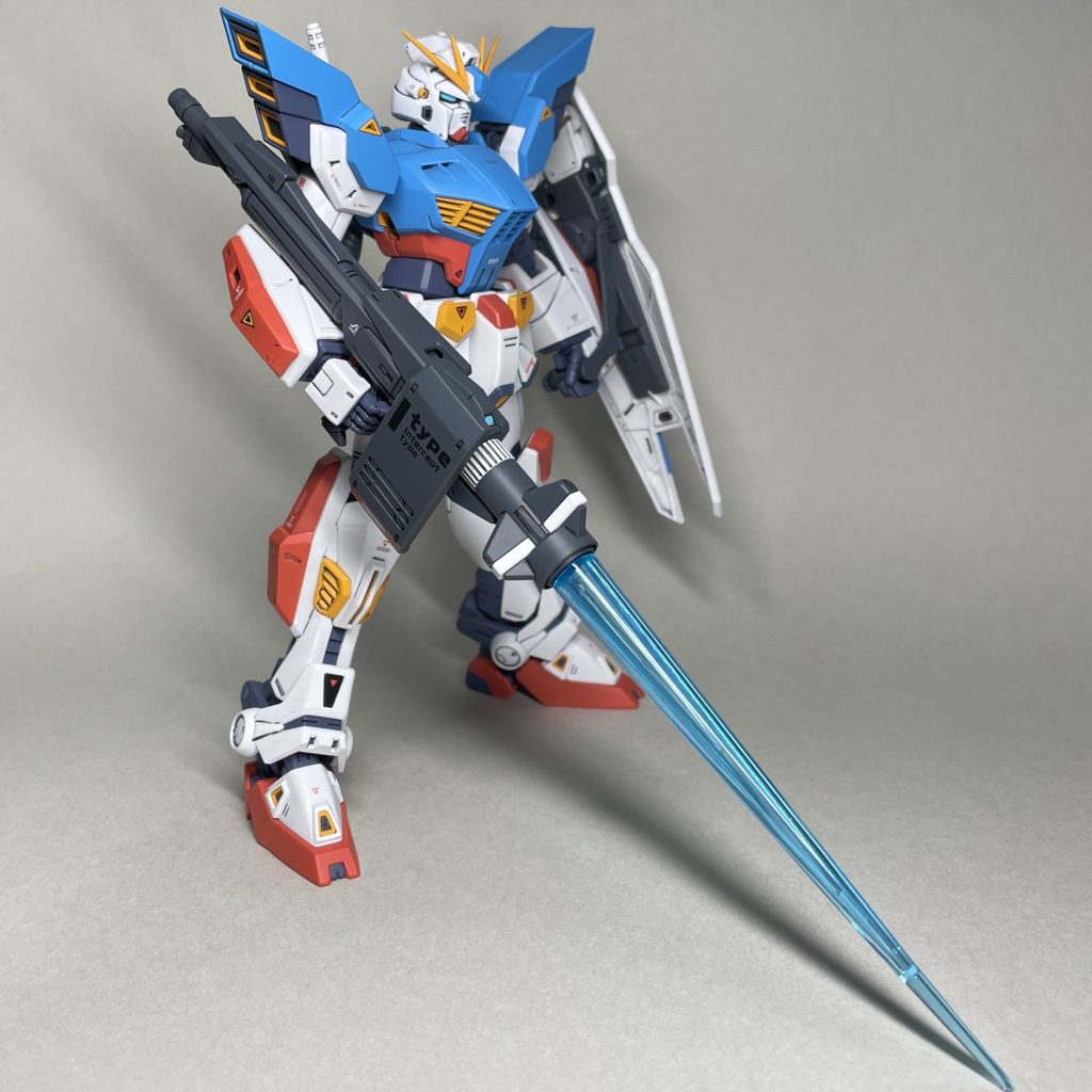 ビームランサー装備　よこ　MG F90Ⅱは、Iタイプのミッションパックとセットのキットですが、Iタイプのパーツのうち、まずはビームランサーのパーツのみ完成させました。 