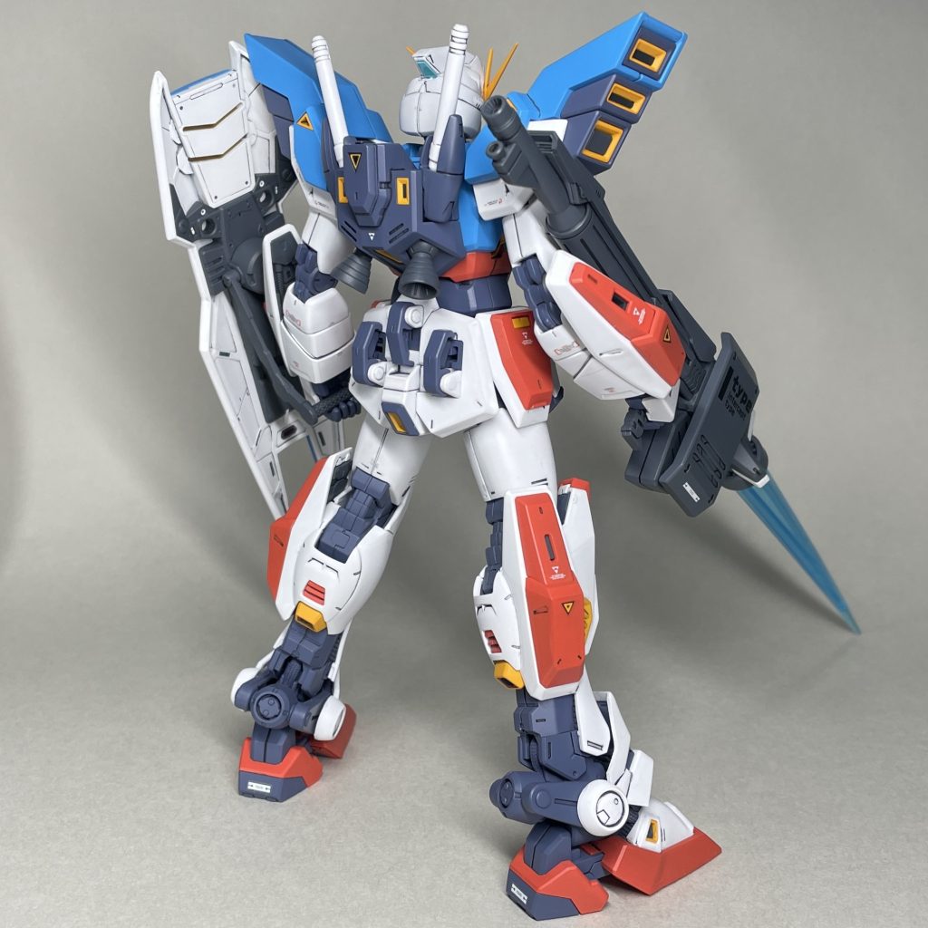 ビームランサー装備　うしろ