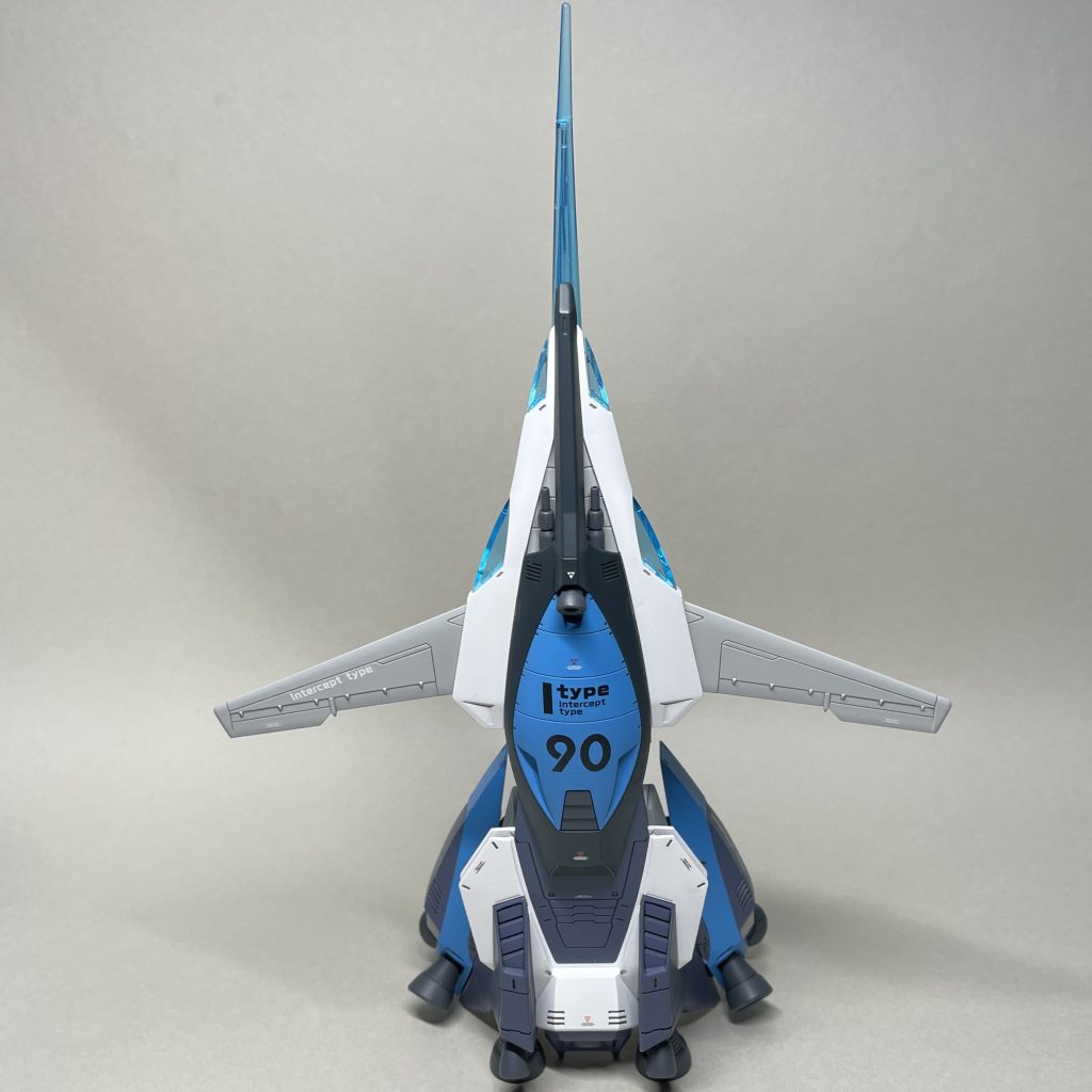 ビームランサー展開 下から ビームランサーを位置決めする加工をしていないので、この状態でランサーが真上になるような位置で撮影するのに時間がかかりました。たいていは、左右に傾きます。 ビームランサーを先に完成させたので、シールドへの固定までは考えていませんでした。ランサーの側面にシールドのマウント部に差し込めるような穴を開ければ良かったのですが、接着、塗装後で加工しづらいので、今回はやりません💦