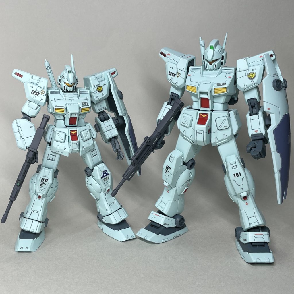 HGUC(スジ彫り追加)と並べて まえ 今年作ったHGUC 1/144 ジムカスタムと並べてみました。それぞれに良さがあります😊