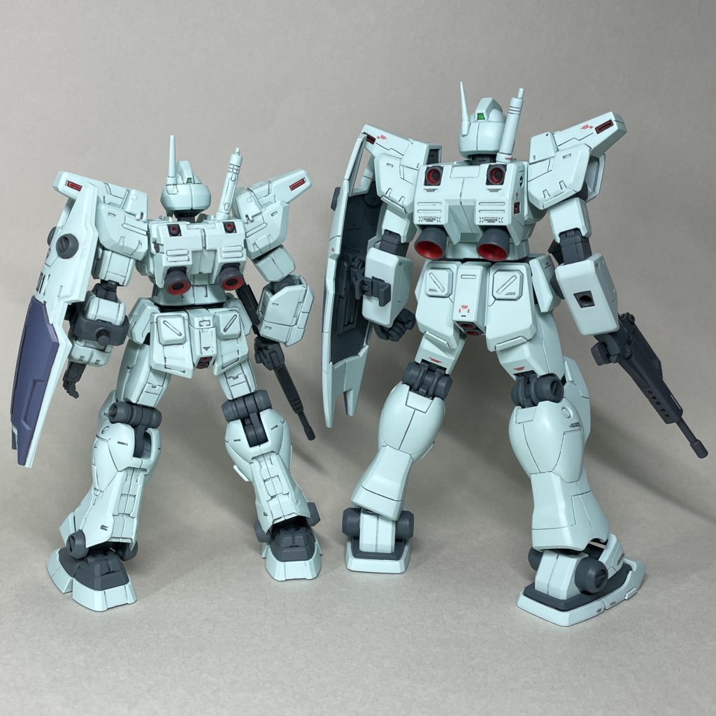 HGUC(スジ彫り追加)と並べて うしろ