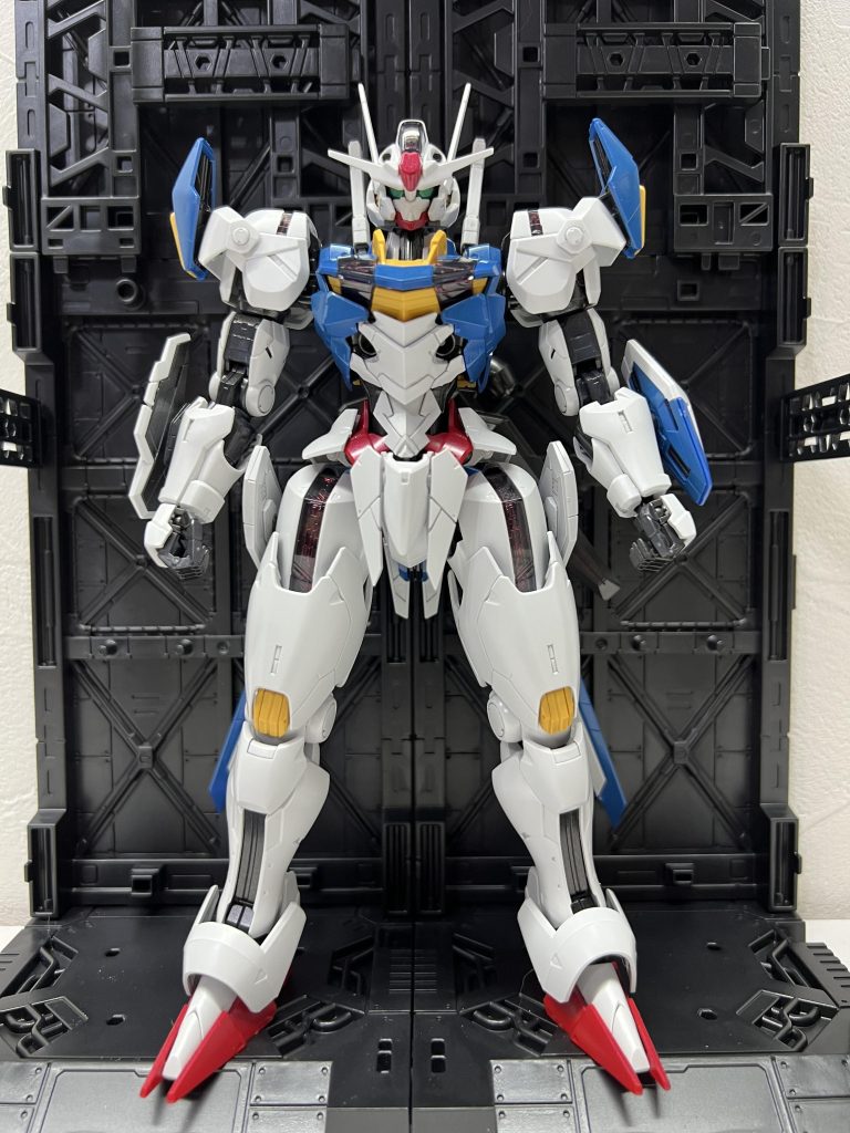 白以外のそれぞれの色にメタリックを少量混ぜているので、スペシャルコーティングバージョンの様な光沢があります。