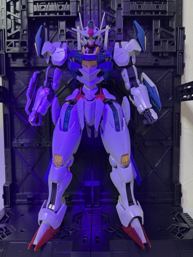 蛍光塗料と墨入れの効果でシェルユニット独特の模様が綺麗に浮き上がります。