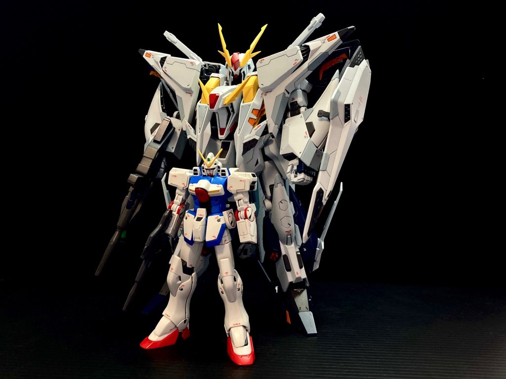 Vガンダムとと同じくMS単体での飛行機構であるミノフスキー・フライトシステムを搭載した50年前の大先輩と一緒に。サイズの縮小具合に50年の中の技術進歩が見て取れます。https://gumpla.jp/hg/1236460