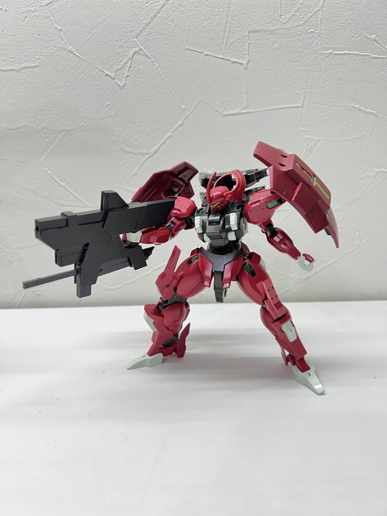 刀は設定通り折り畳んでライフルに収納出来ます。