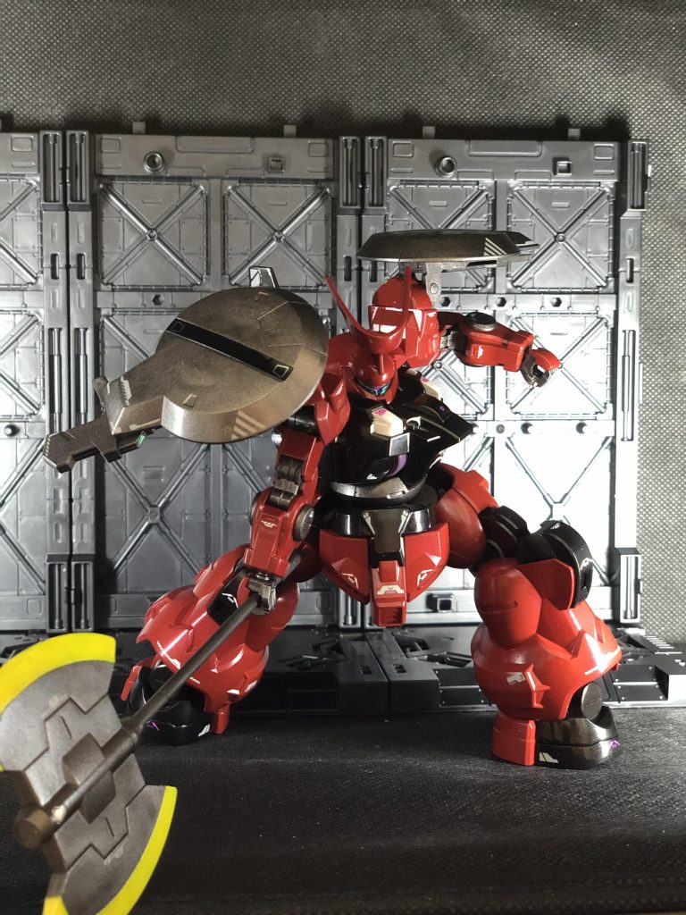 実は斧で前方への転倒防いでいます。背の低い小さなスタンド探してみるか…。それでは、また