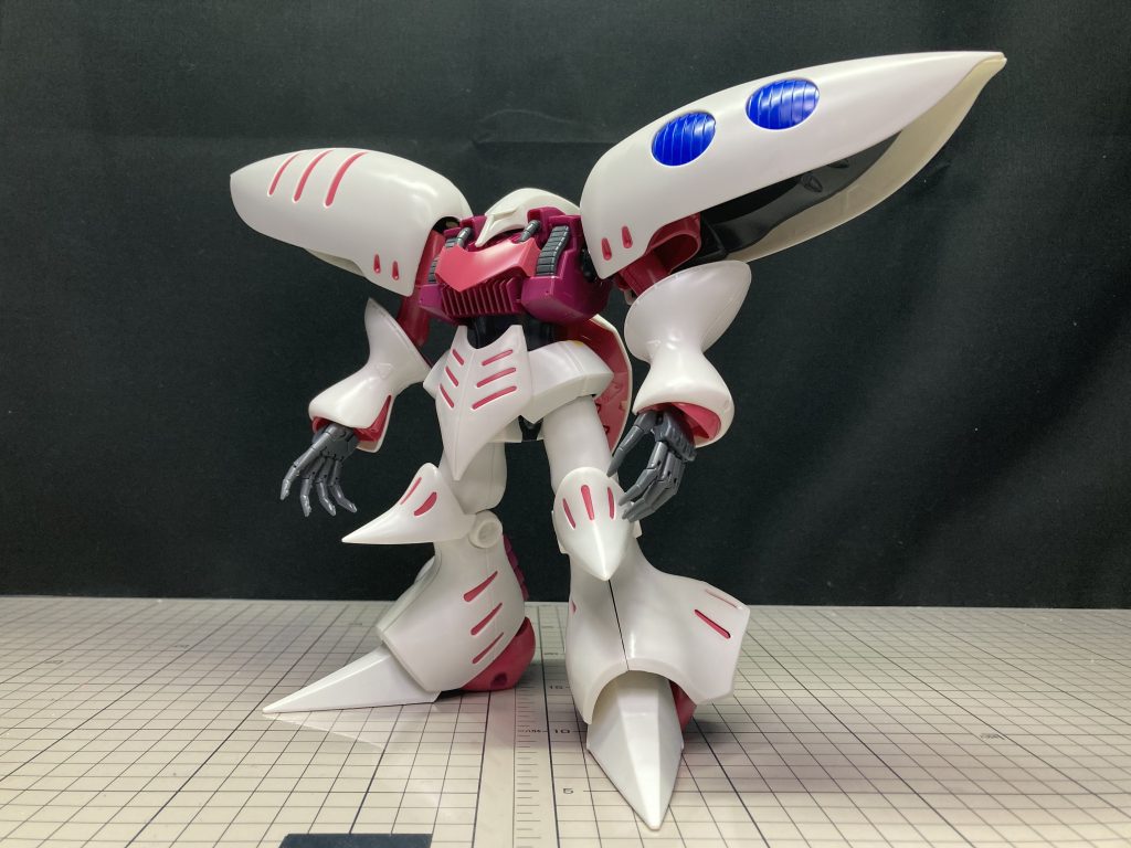 元の状態プロポーションが良くぱっと見悪くないキットだが全体的に作りが古く、足のパーツの合わせ目が綺麗に揃わなかったり、全体的に関節の軸が脆いなど、問題点はそれなりに多い