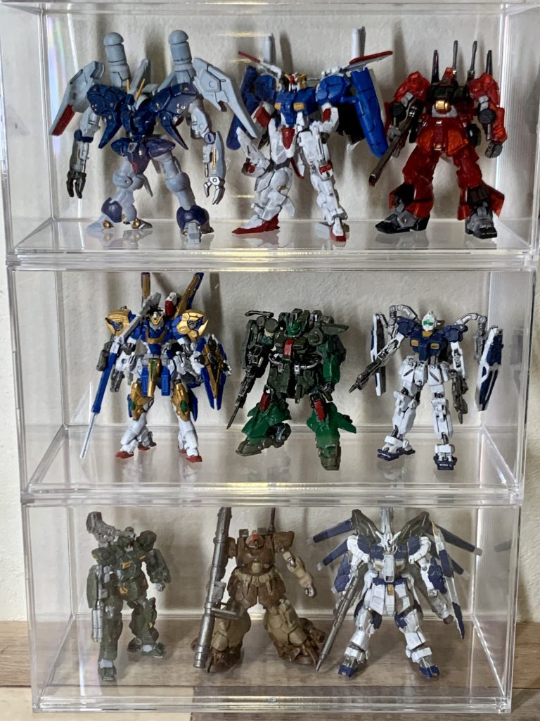 下半分。第一弾と第二弾が滅茶苦茶に混ざってますが、基本的には右下から「組んだ順」に入れています。