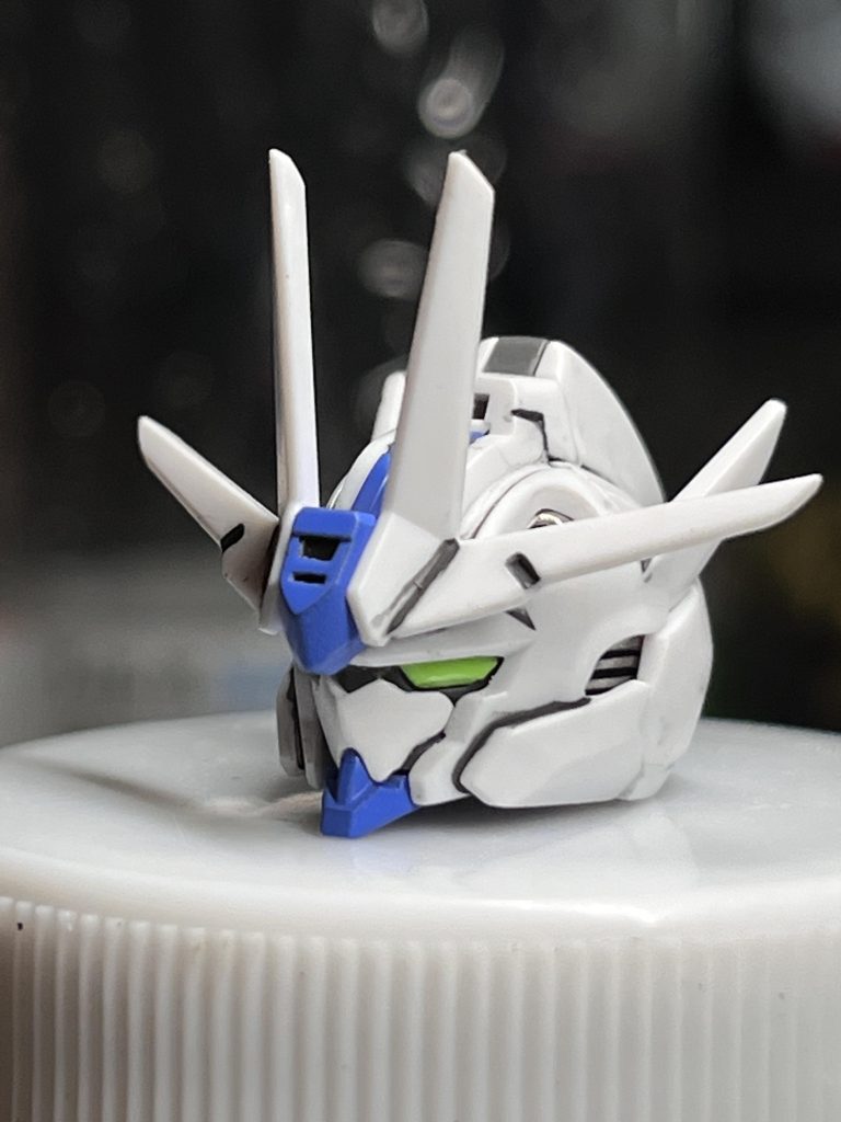 そして、スリットが1本なのが気になったので思い切って消しました。アンテナが6本あったのも全てシャープ化しています。