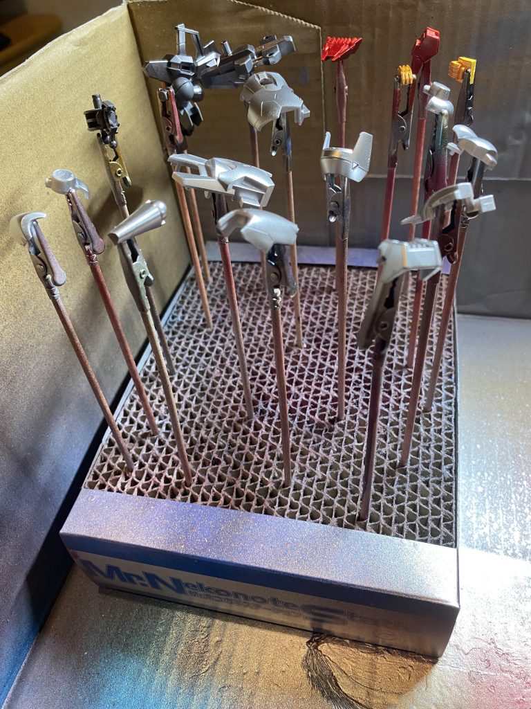 成形色でも十分カッコ良いけど、結局全塗装になりました。