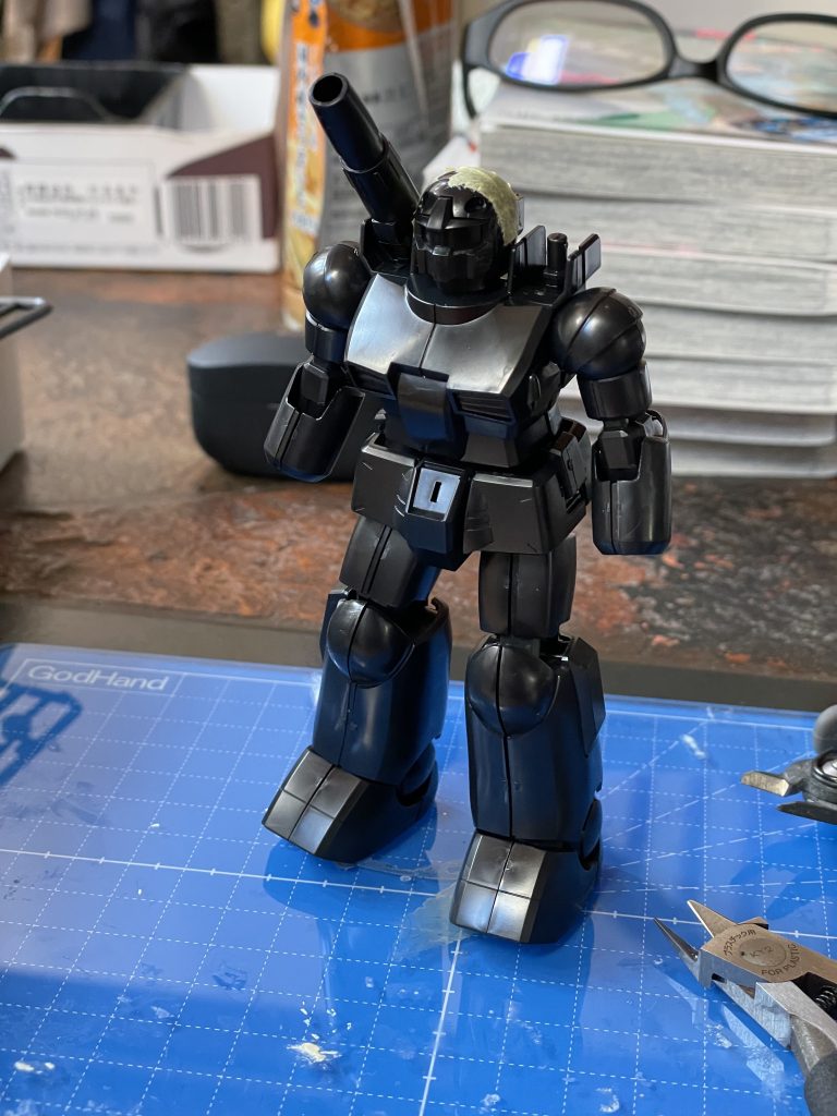 キットはガンダムベースで売っていたエコプラのガンキャノンです.リバイブ版ではなく,HGUCでも古いバージョンの方ですね.合わせ目もバリバリですが,顔の大きさがこちらの方が大きくて好みです.