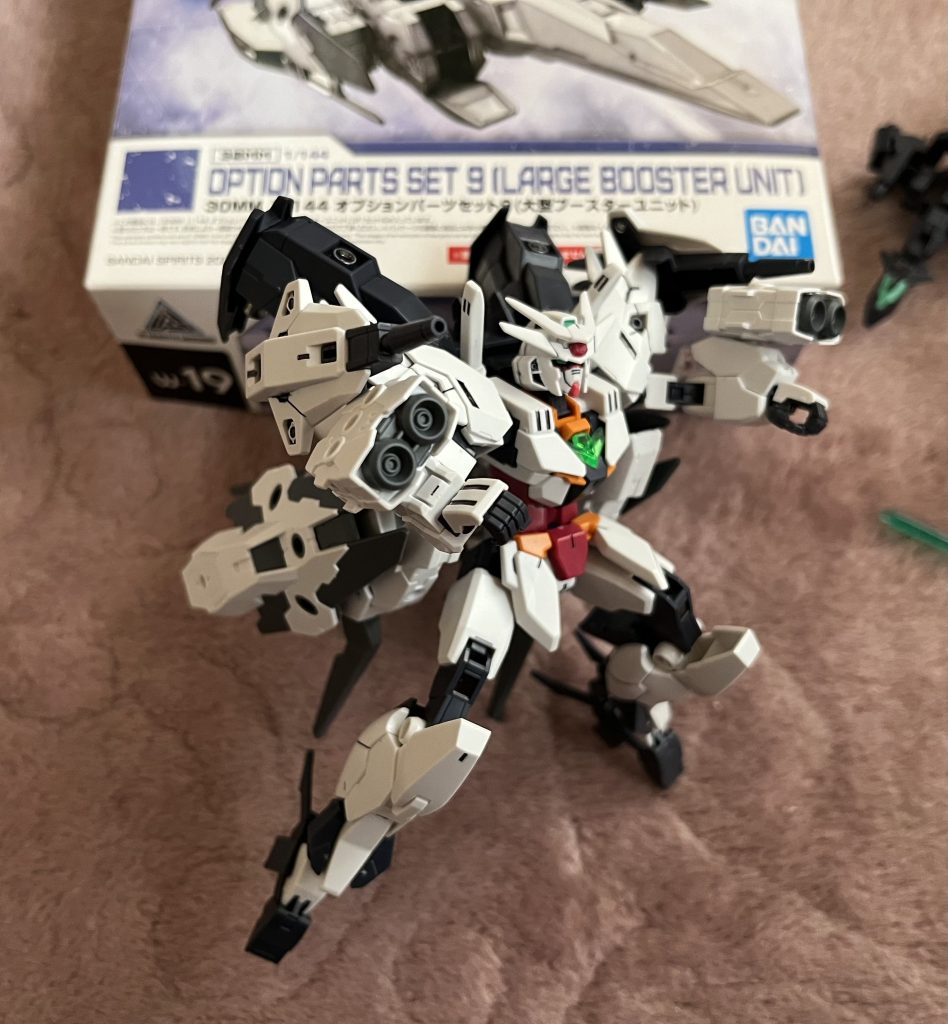 ブーフターユニットやらは腰に接続してるけどこれ絶対自立出来ない。