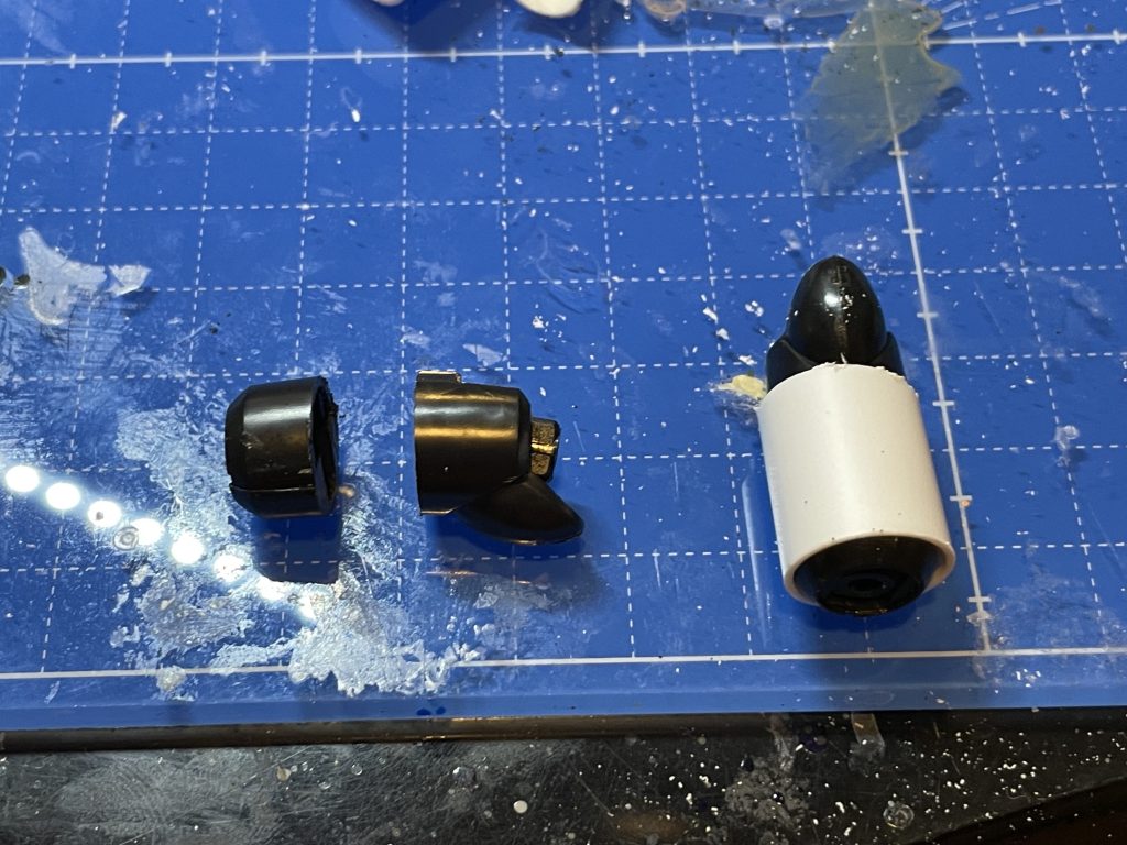 腕が短いと思ったので,前腕を切断して,タミヤのプラパイプで繋げて延長しました.