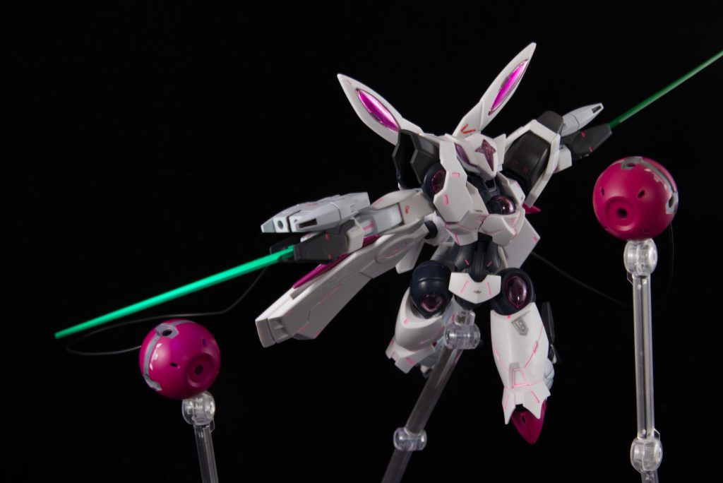 ポッドでガンドを封じて、強襲になるはずなので、ポッドは前面だよなあ~と思いながらすごく構図にてこずりました。(こういうのあまりやらないので)