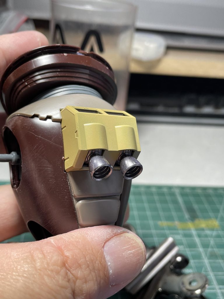 バックパックはガンダムマーカーエアブラシ システムで部分塗装。