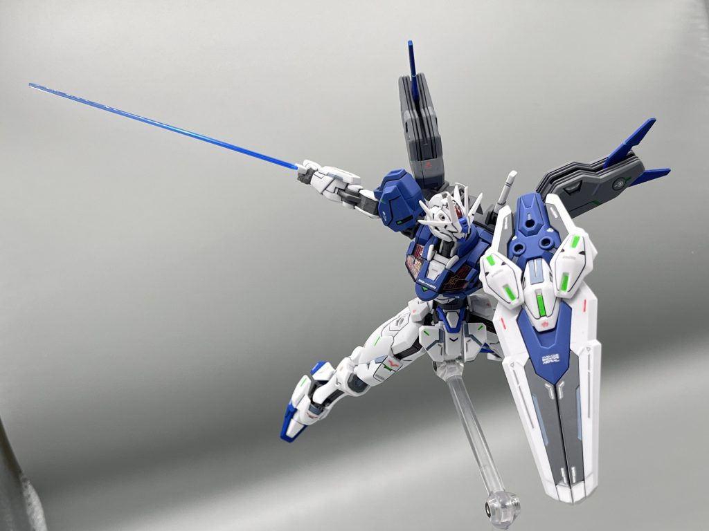 ビームサーベルで切りかかる感じで。色合いがいい感じになり満足。