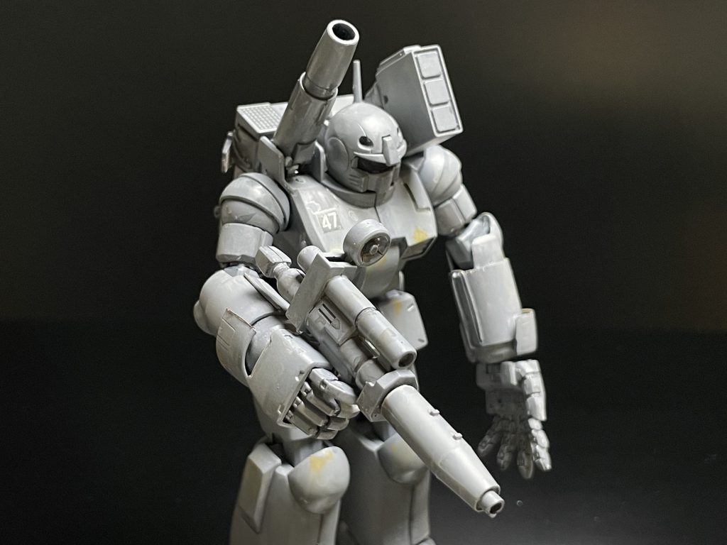 ビームライフルはちょっと長いかなと思ったので,途中で切断して,タミヤのハリアーかなんかのパーツで銃身をでっち上げました.