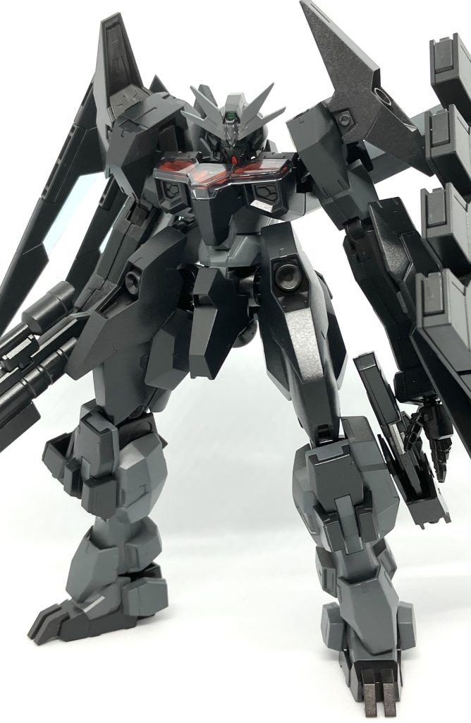 カラーリングを全体的に黒系統でまとめ、シックさを出すように心がけました。ひざ下は上半身のマッシブ具合に負けないように、サバーニャを使用しました。