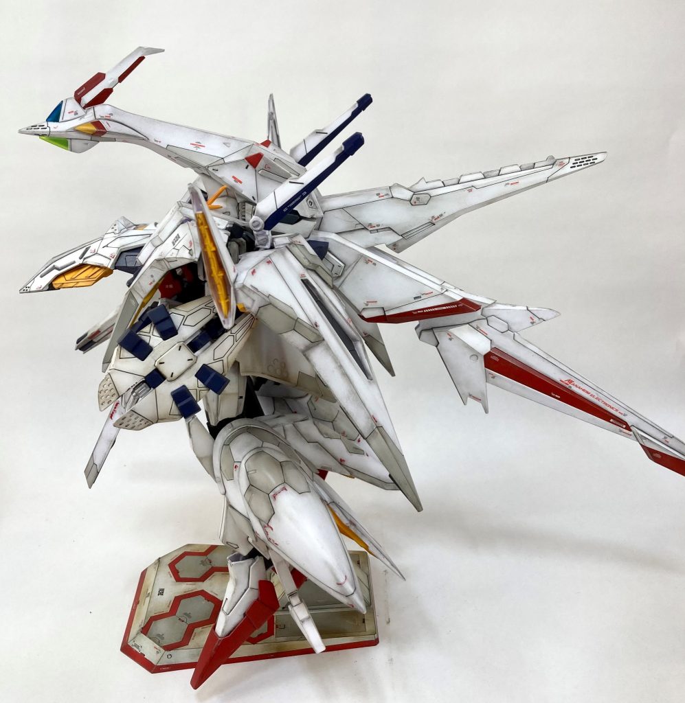 後部スタビイザーが長い！少し動かすと付属のスタンドがグラグラします。