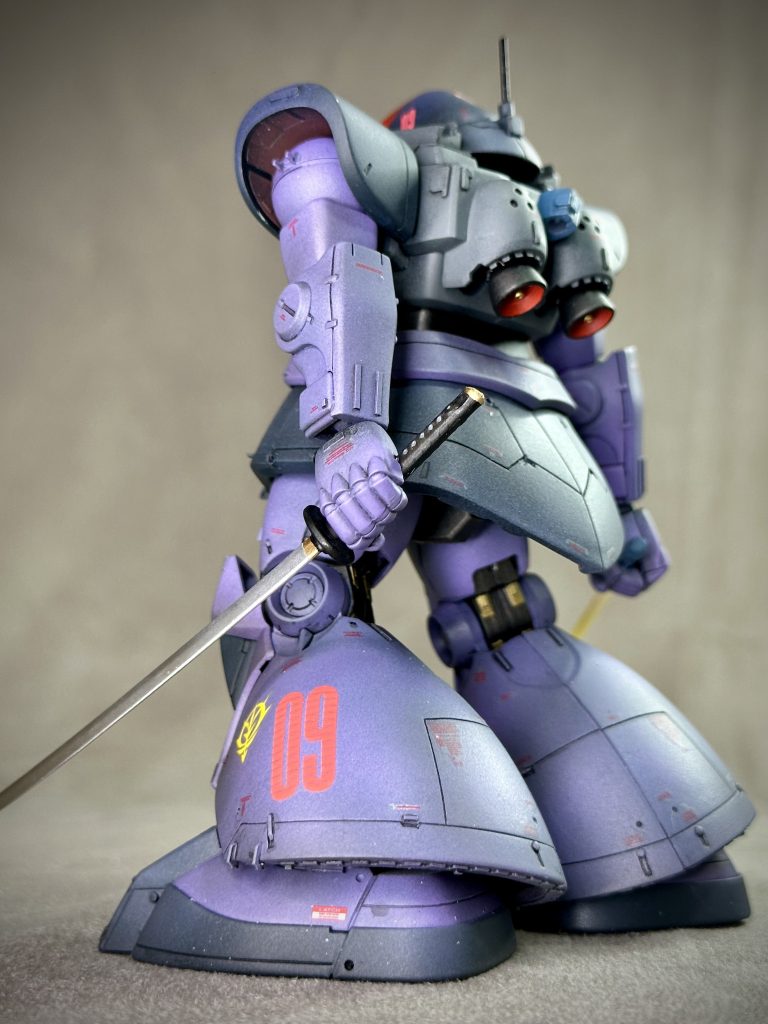 白兵用兵装は、ヒートサーベルのほかに実剣も用意されトライアルされた。銘は「Yamanba-Slayer;長義」。耐ビームコートされた装甲に実剣の一撃は効果的だったが、その重量による腕関節への負担、運用と整備のシビアさから標準装備はヒートサーベルとなった。