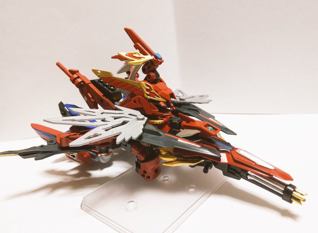 高速飛行形態 ヴァリアントキャリバーフォートレスよりも更に速さを重視した形態時間制限付きの限定形態であり、タイムオーバー後に一時的に使用出来なくなる弱点がある脚部、スカート部分を全て後側に回し、より低い姿勢になる様にしています