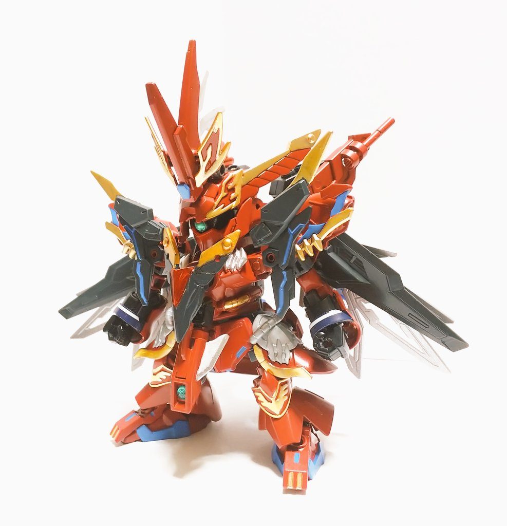 EXスタンダードのサザビーを芯にしてます。腰は接続されておらず、背中のフレームと股間部分のジョイントで固定してあります。(腰、頭部はほぼ固定で可動しません・・・)俺設定ですがGチェンジャーのストーリー終了後にGアース連邦に反旗を翻したテロリスト的なキャラです元は政府の遺跡調査機関の男だったが、ある時遺跡にて発見した「Fユニット」と呼ばれるメカと接触、その後行方不明となっていた