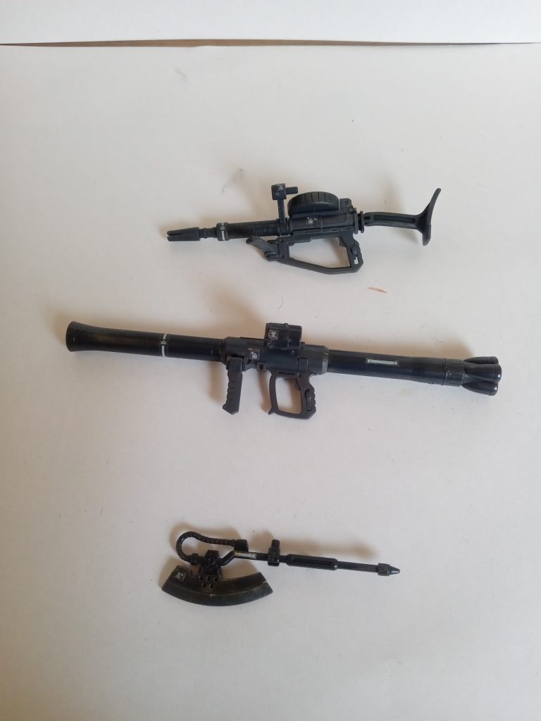 武器だけでパシャリ。ザクマシンガンは機体とマッチするようツヤ消しヒートホークは切れ味表現のためツヤ出しバズーカは…あんま好きじゃないのでそもそも吹いてません()
