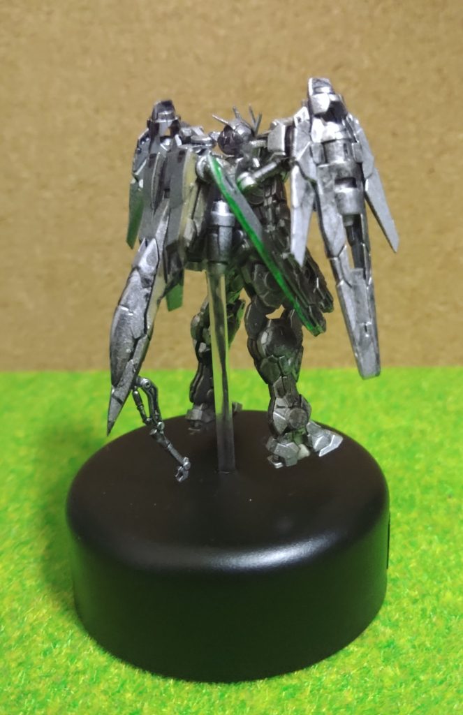 アクセントとしてGNソードⅢの刃部分だけ塗りました