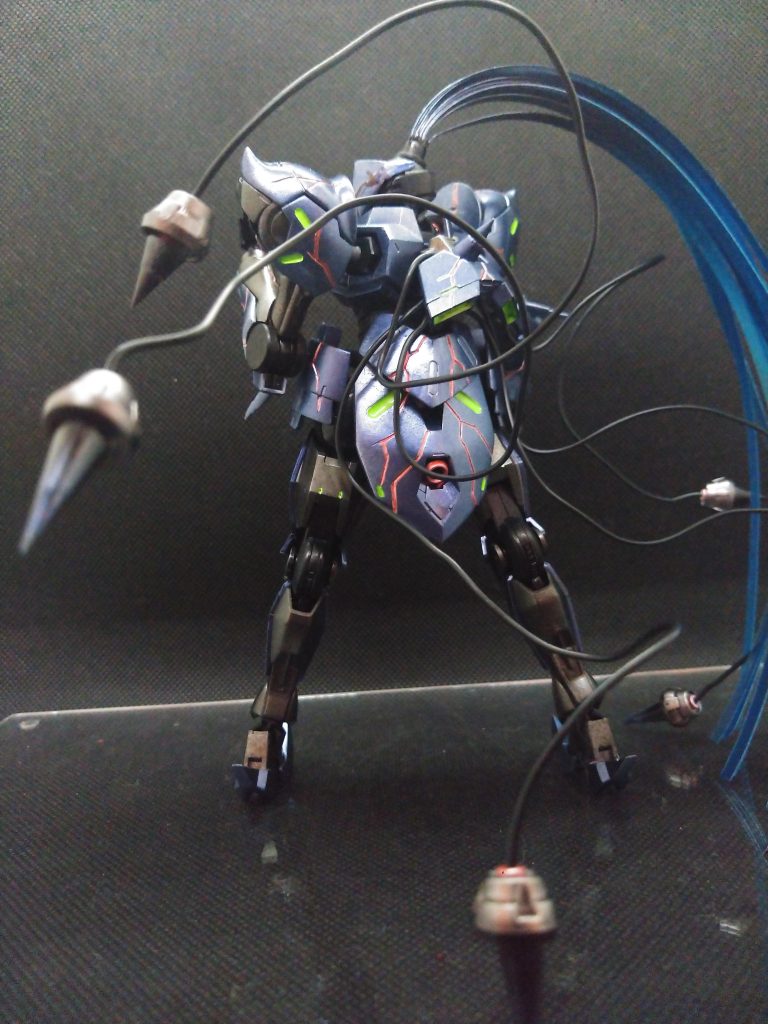 拗らせたプリンス(笑)君は奪う側に拘るようです(酷)水星キットに同梱率が高いリード線を大量に余らせてたのでここぞとばかりに使いました。着脱収納を考えなかったので常時ウネウネしてます(笑)