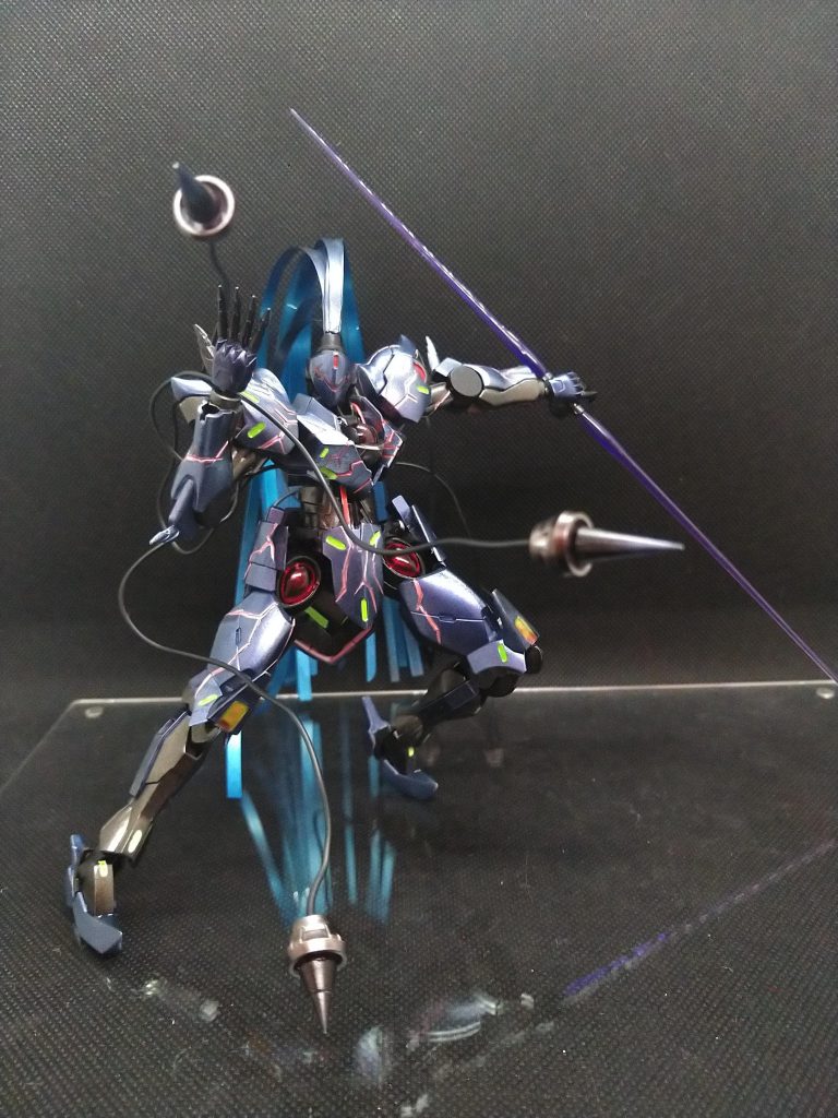 ビームサーベルは殺意の塊実戦仕様。柄尻側も開孔したので両剣として使用可能。有線式ドローンや髪の毛あるのにそんなもん振り回して大丈夫？