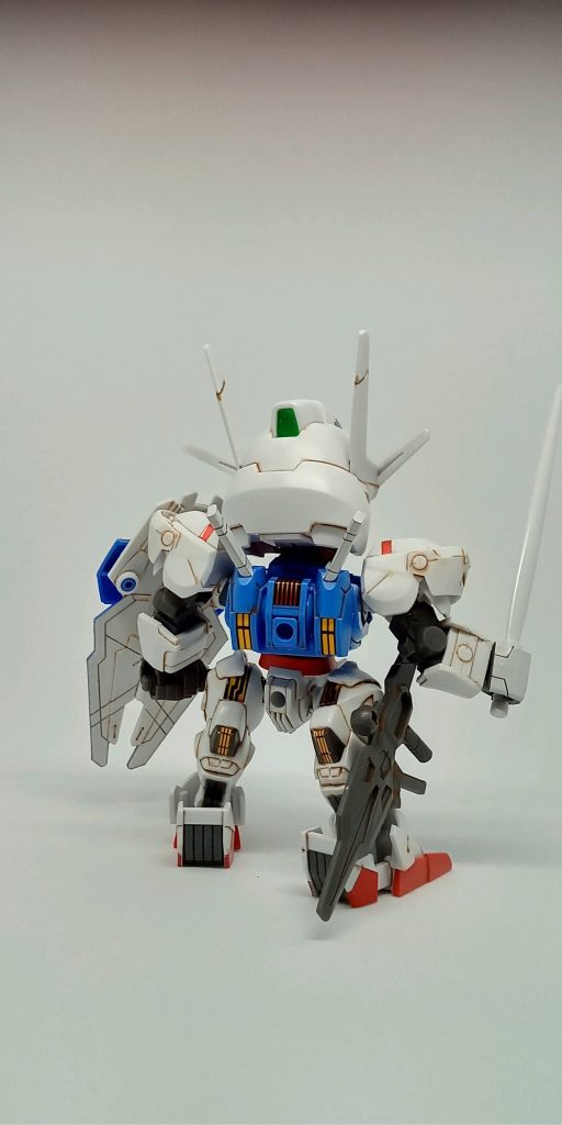 背中から。シールドとかのスミ入れも上手にできました。背中側にもシールがあるのがスゴイ。