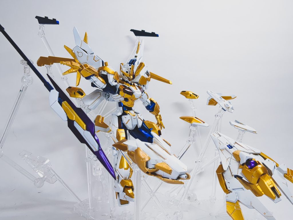 ビット＆武装を全て展開したポーズ!!瞬殺されそうな殺気を感じますね〜