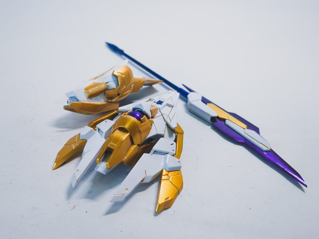 クアンタのビットを使った槍とダイバーエースユニットのバックパックを元にした盾にバルバトス第5形態の胸部アーマーを元にしたナックルです!!!