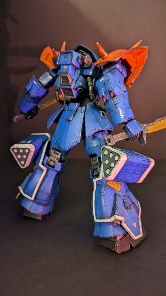 背面です。脚の白い縁と、ミサイルポッド裏側を塗るのが地味に面倒で、かなりやっつけになってしまいました。