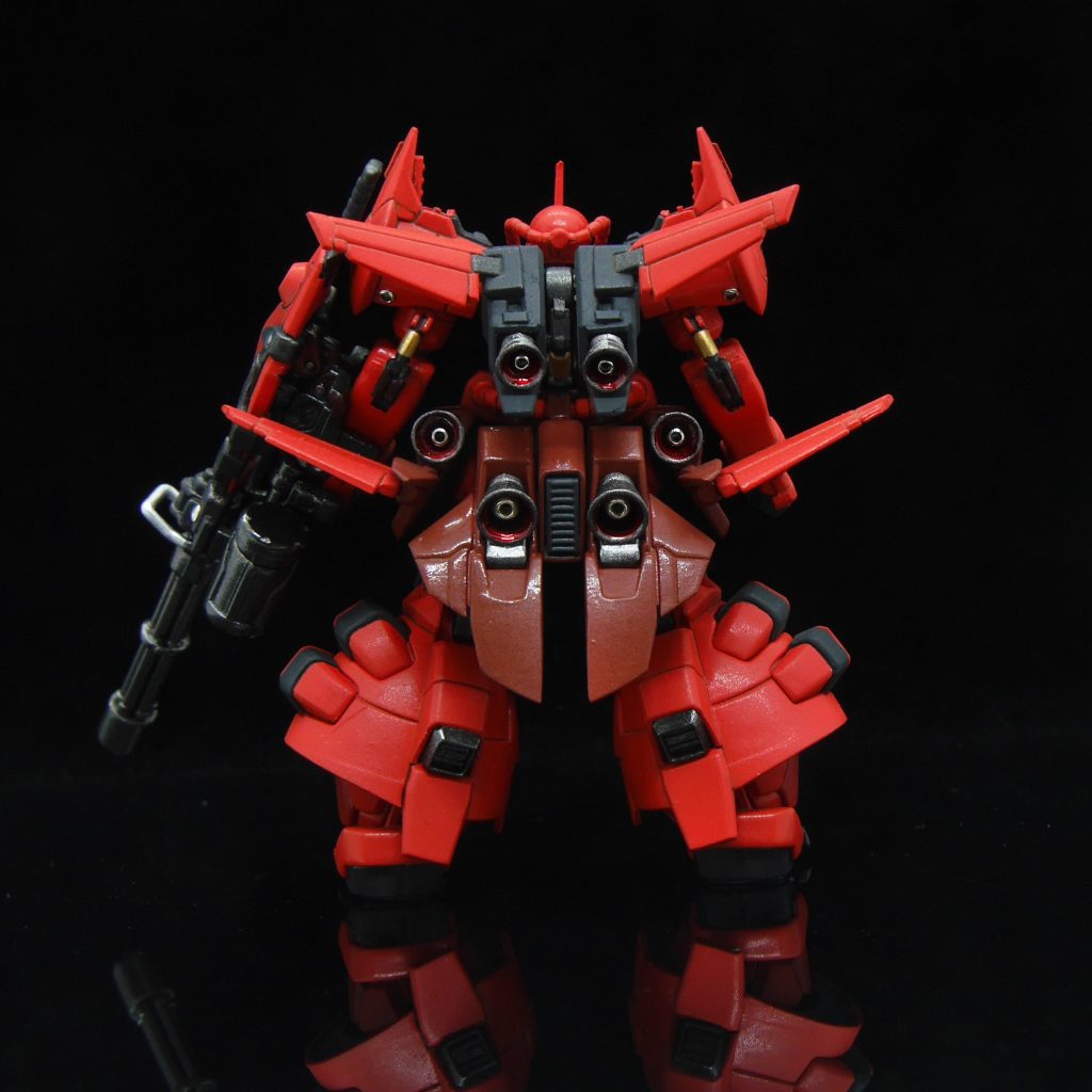 リアスカート中央のディテールは結束バンドです足後ろのフィンは別パーツ化しています