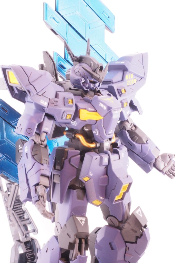 メイン外装：ガイアのエヴァダークパープル一部外装：Mrカラーのミッドナイトブルーとキャラクターイエローフレーム：ガイアのメカサフスーパヘビーサイコプレート：ガイアのスターブライトシルバーの上にMrカラーのクリアブルー一部の金色：ガンダムマーカーゴールド 