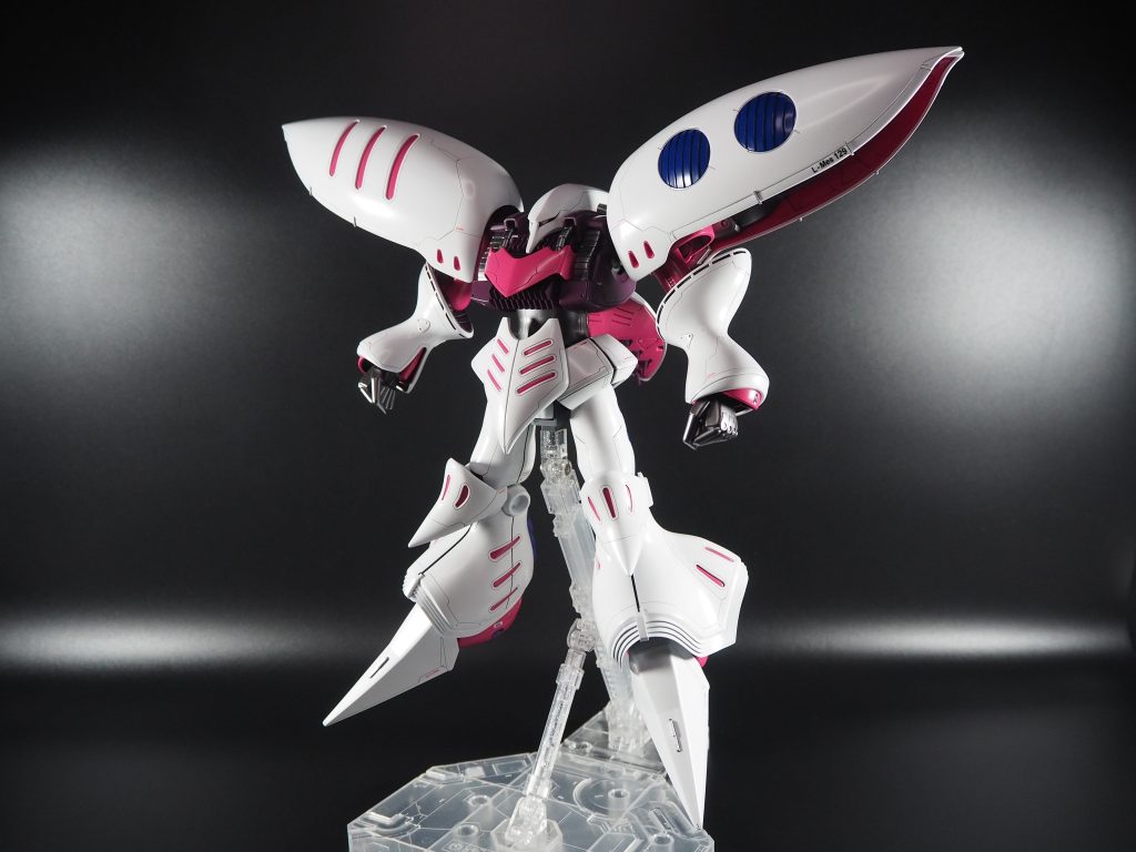 キットは2001年発売の関係からフライングベースへ対応していなかったので、ベース付属のコの字型の接続パーツを加工し綺麗に接続できるように改造握り拳はキットには付属しないので、3DCADを使用して自作