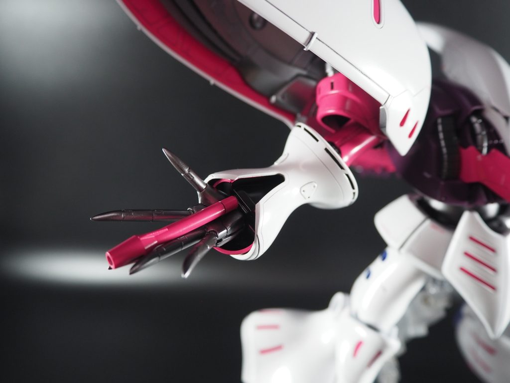 ビームサーベルキット付属のモノでは収納形態再現の関係からかなりサイズが小さかったので、手に持つ用のひと回り大きいものを新規に3Dで作成