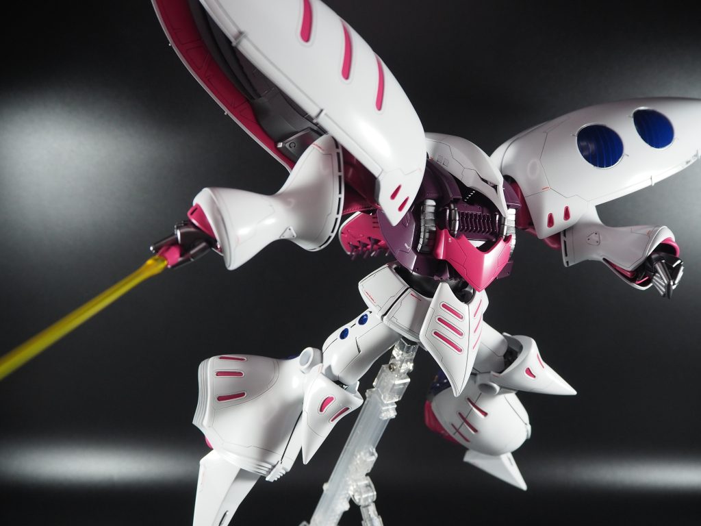 持ち手も専用の物を新規に自作キュベレイのハンドパーツはキットのモノには軟質素材を使用した可動指、造形が微妙な穴あき持ち手、ビームガン構えの平手しか付属しないため、平手以外は全て自作の物を使用している